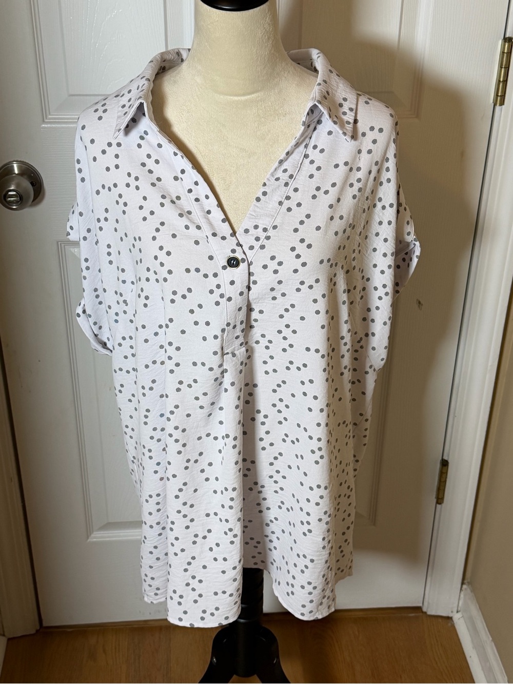 Olivia and Martin Casual White Polka Dot Button-Front Blouse 3X Women’s
